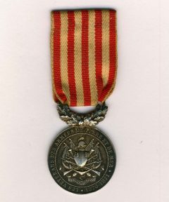 Image de Médaille des Vétérans de l’armée de terre et mer (Casque droite)