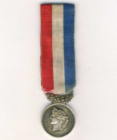 Image de Médaille Courage et Dévouement red