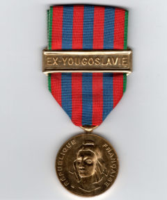 Image de Medaille Commémorative Française avec Barrette ex-Yougoslavie